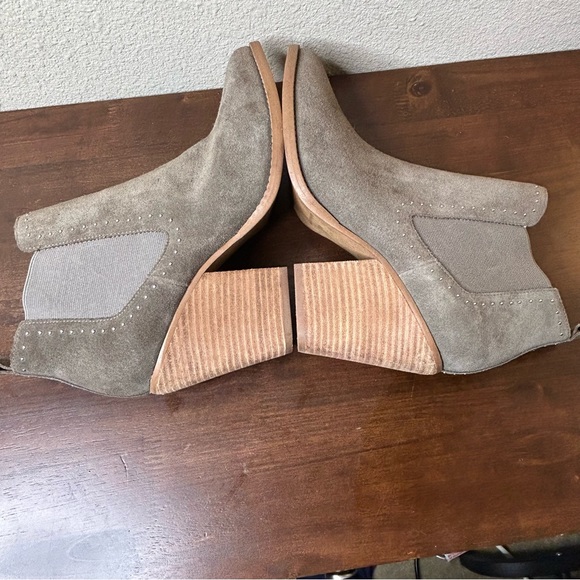 MARC FISHER Boots Ankle Suede Taupe Metallic Studded Detail Stacked Heel Size 10 - Picture 3 of 7